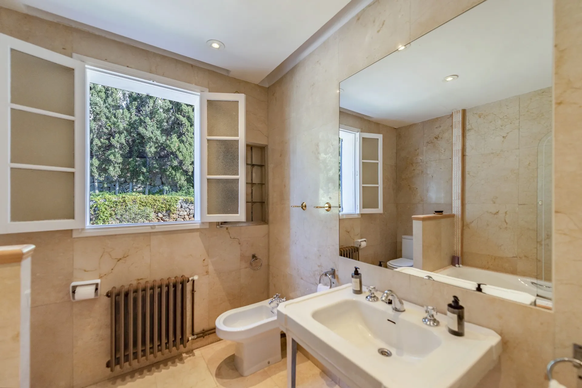 Hermosa villa con piscina con vista al mar – Alquiler temporal-18