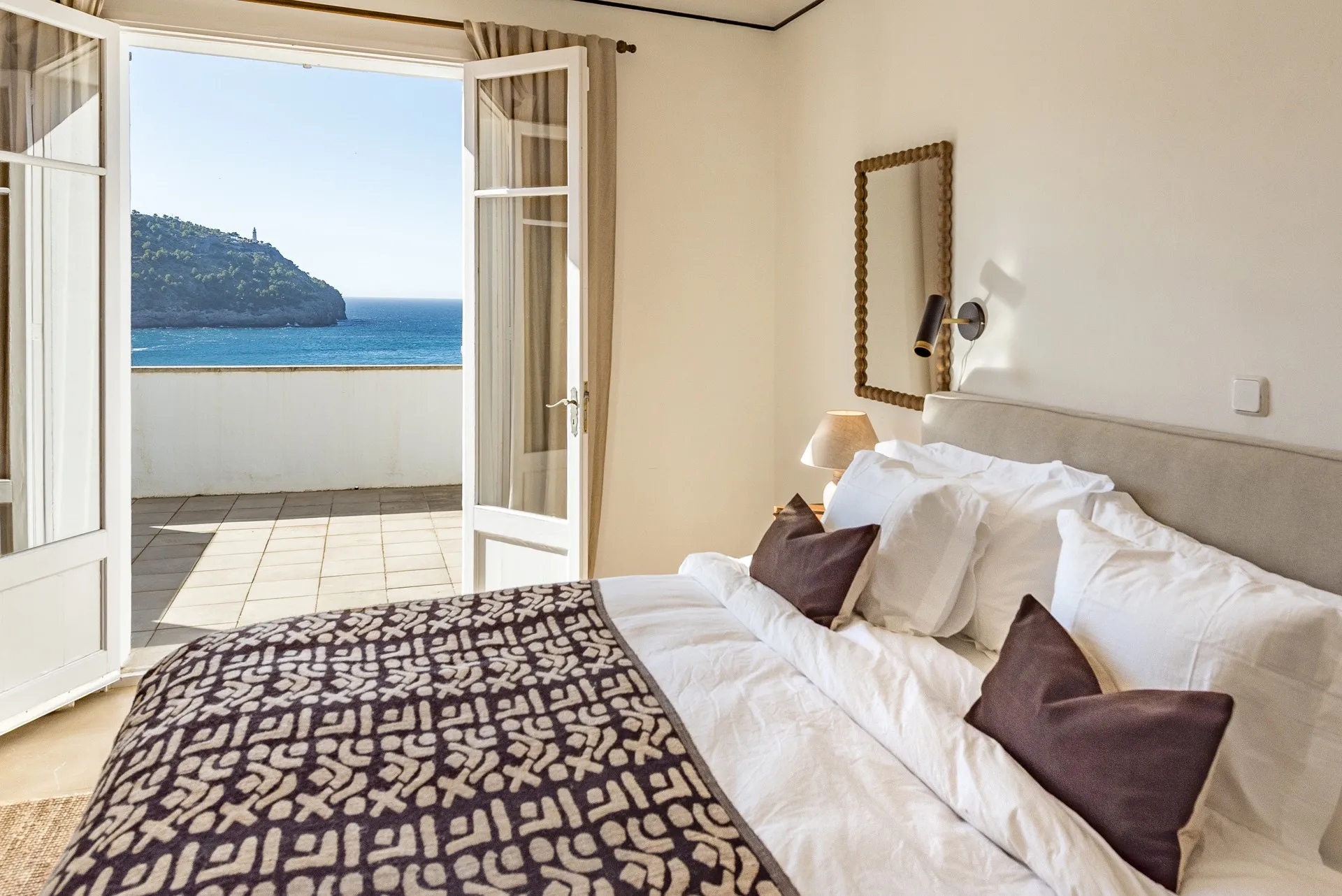 Hermosa villa con piscina con vista al mar – Alquiler temporal-16