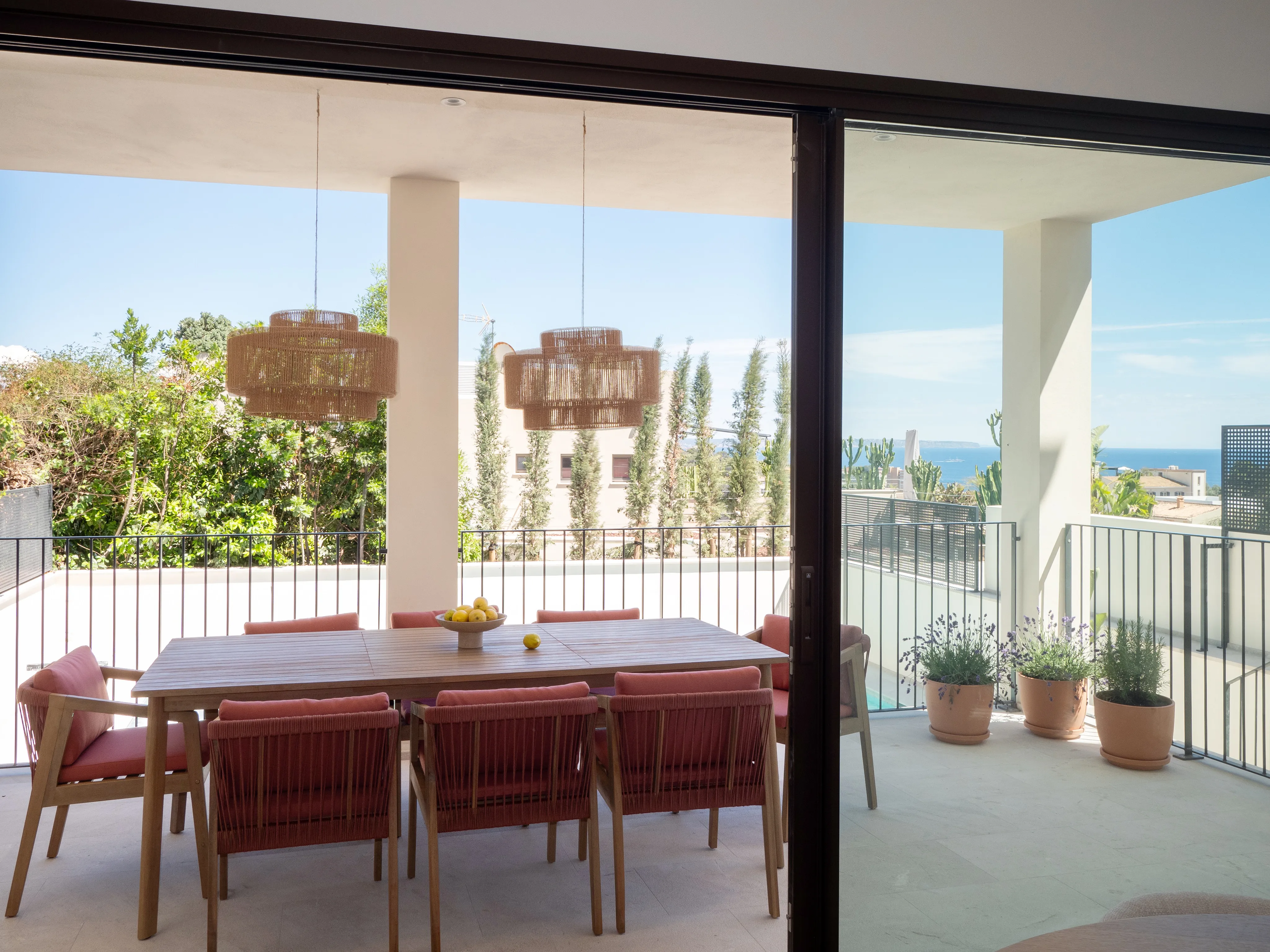 Exquisite contemporary villa with bay views in Génova-2