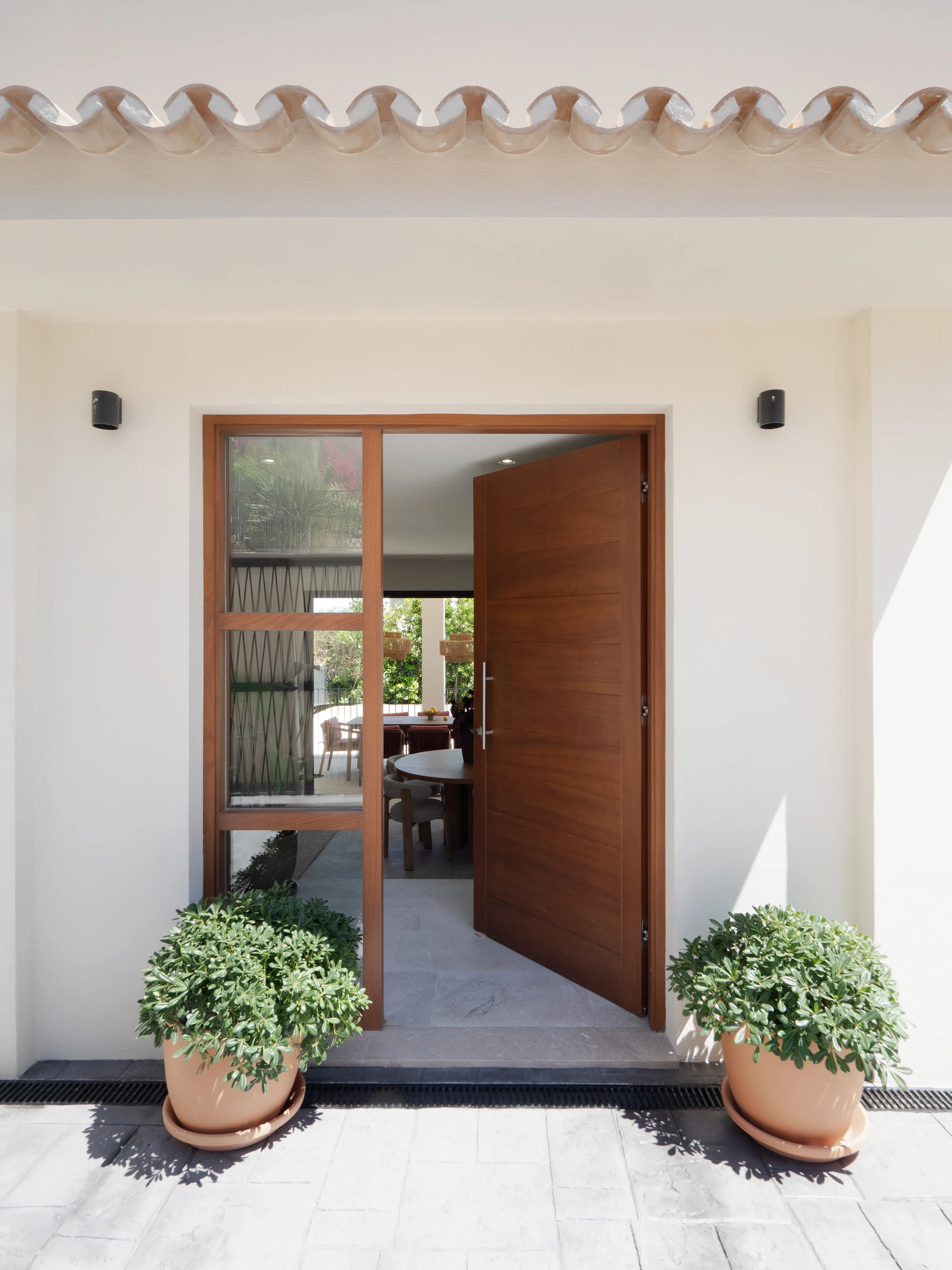 Exquisite contemporary villa with bay views in Génova-10