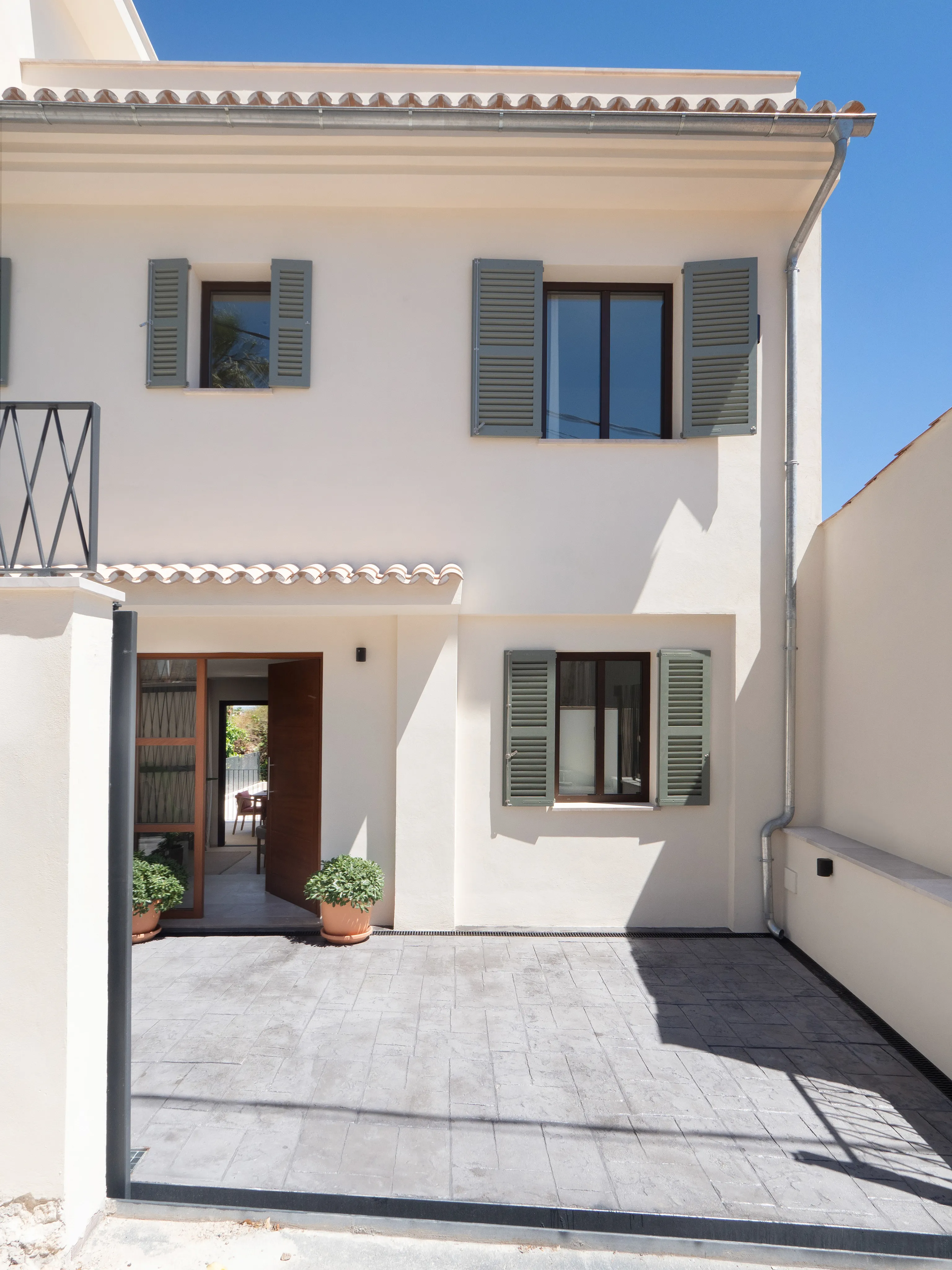 Exquisite contemporary villa with bay views in Génova-29