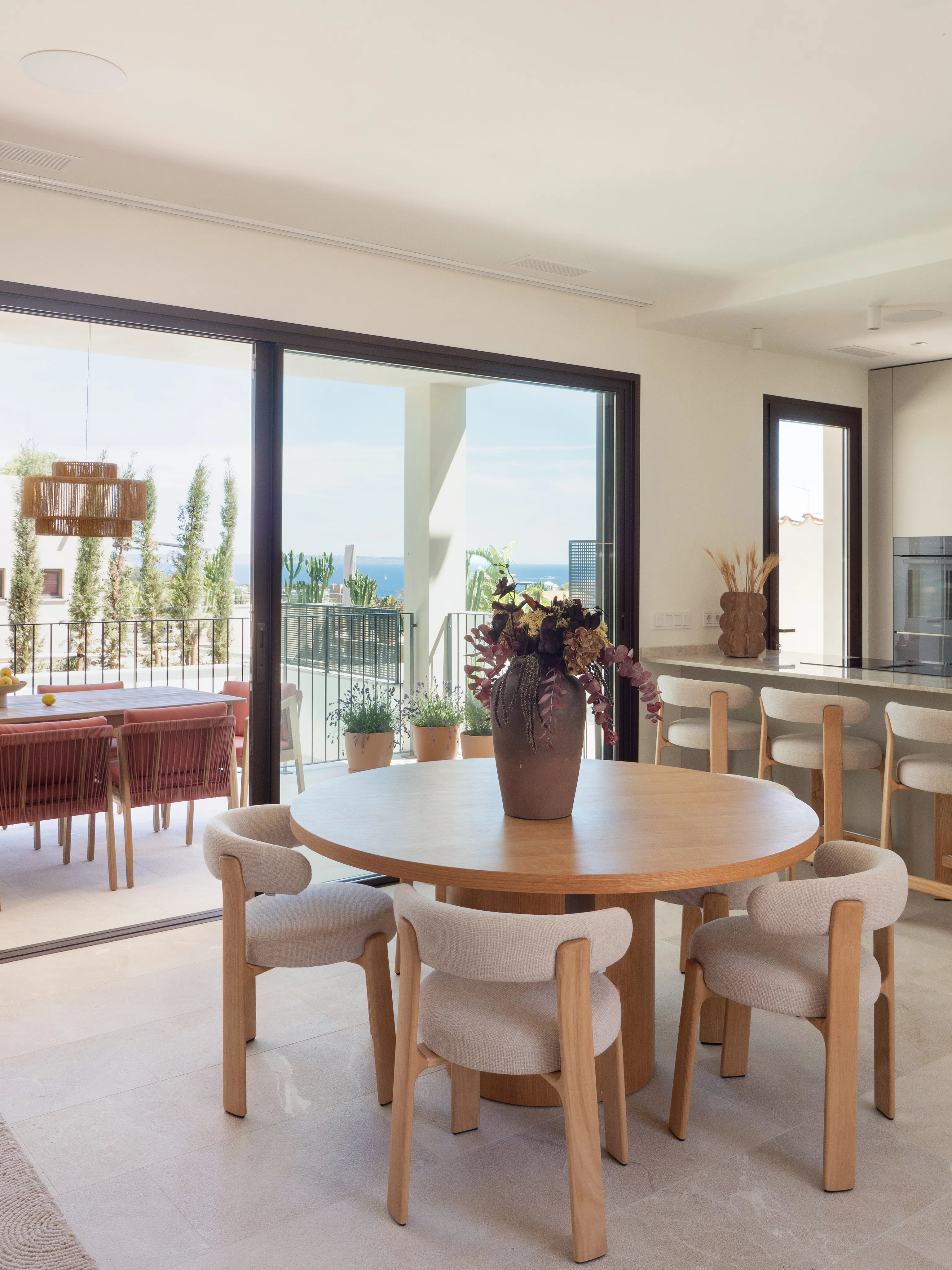 Exquisite contemporary villa with bay views in Génova-3
