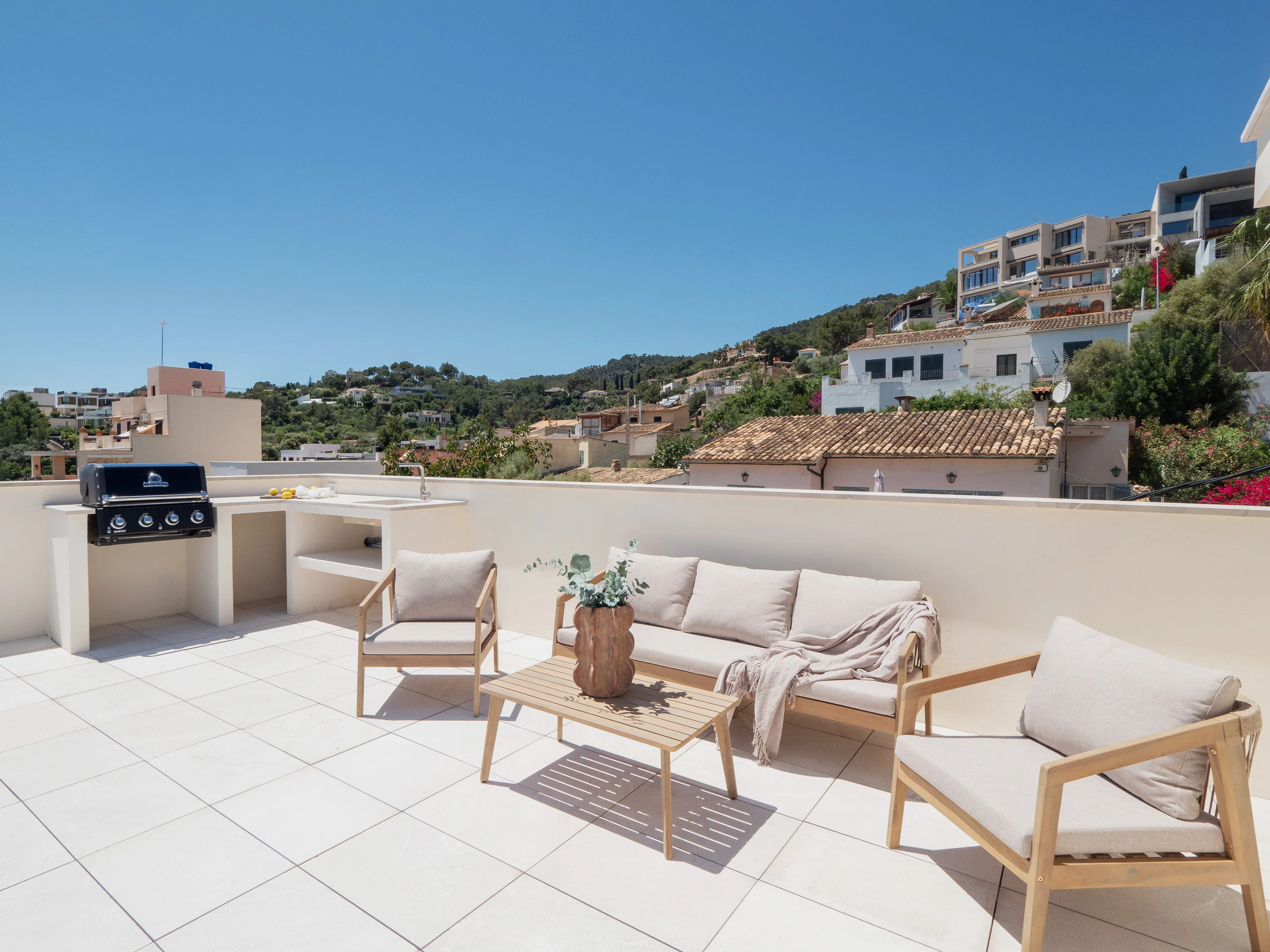 Exquisite contemporary villa with bay views in Génova-27