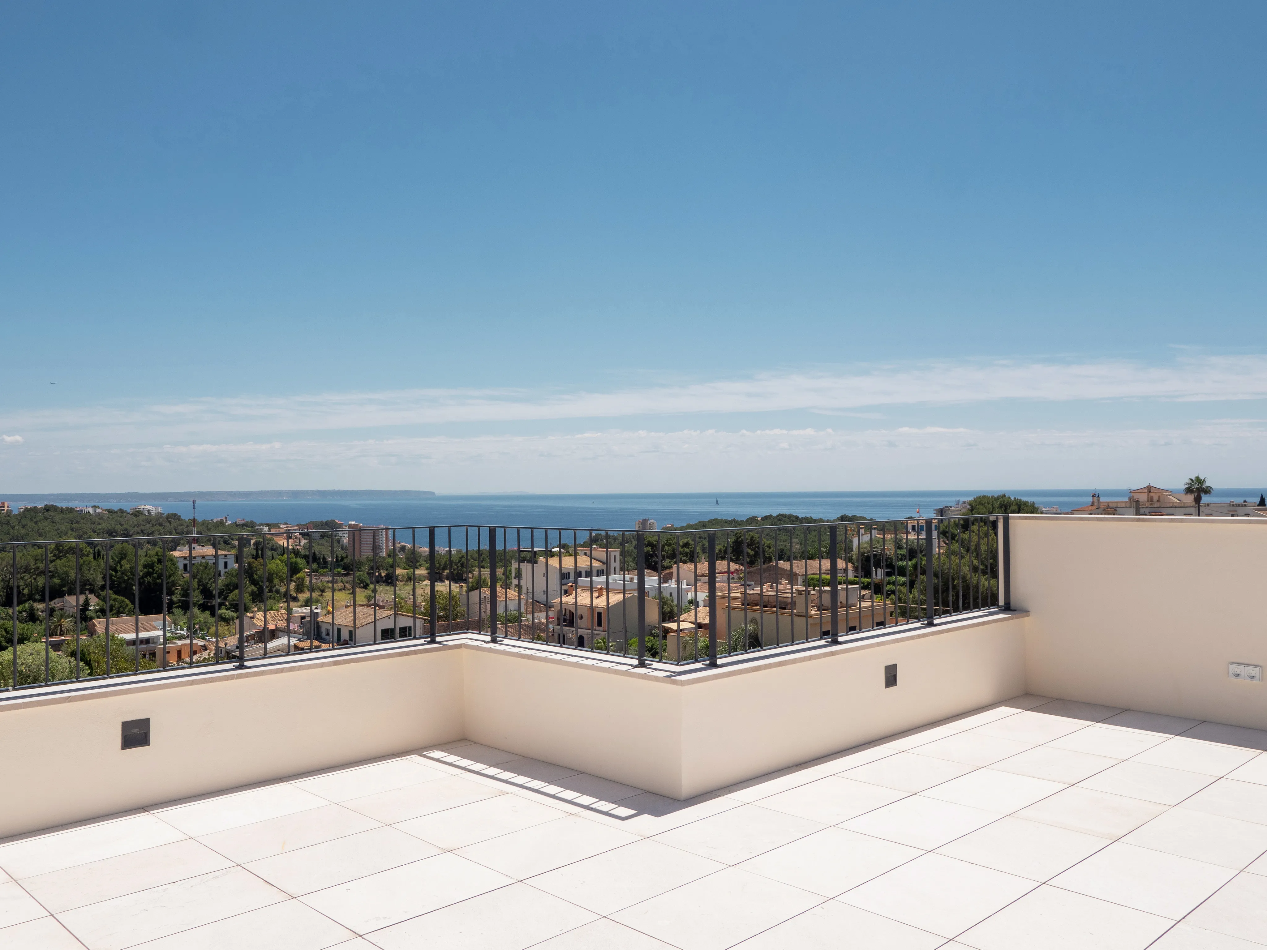Exquisite contemporary villa with bay views in Génova-25