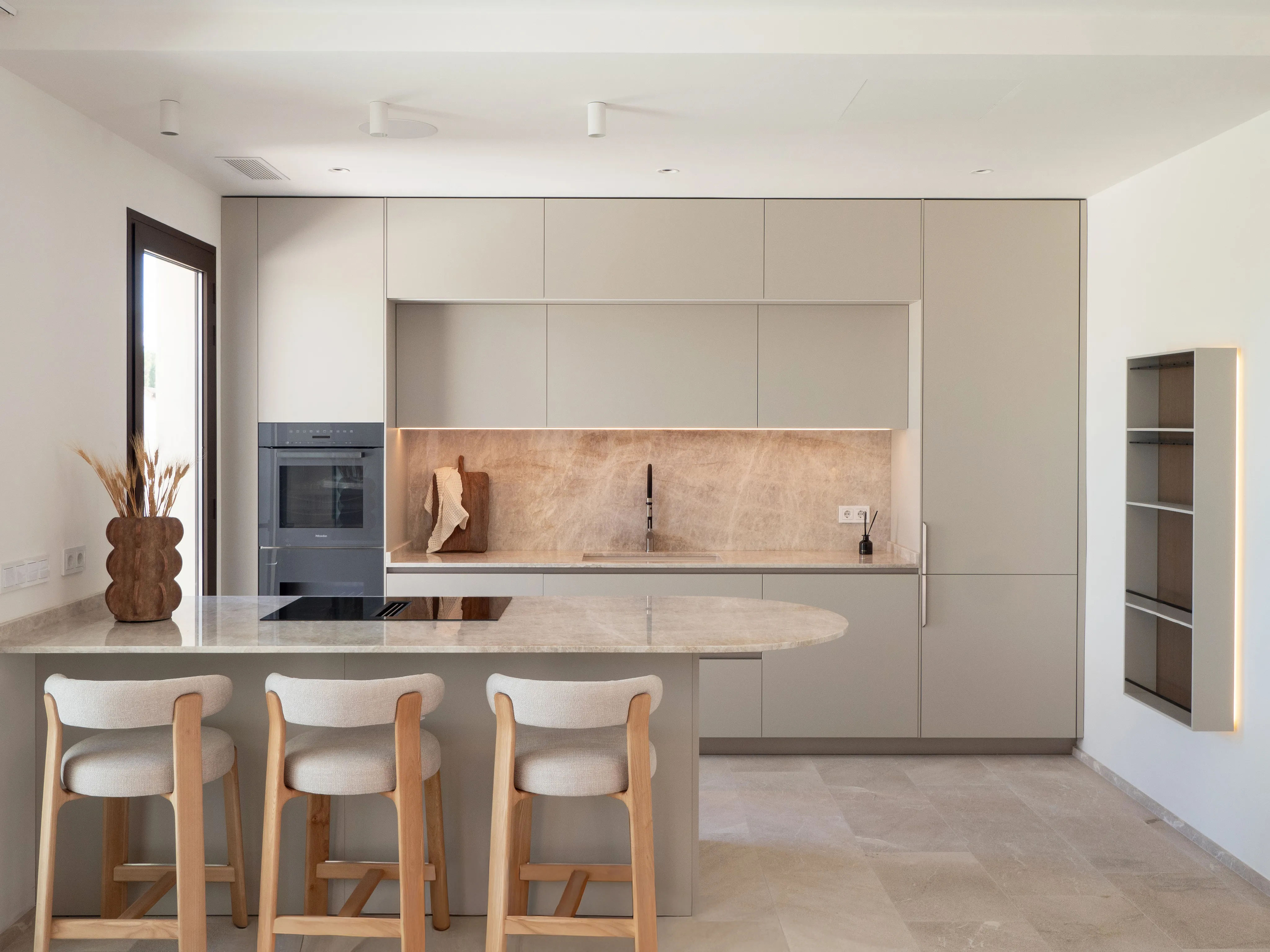 Exquisite contemporary villa with bay views in Génova-6