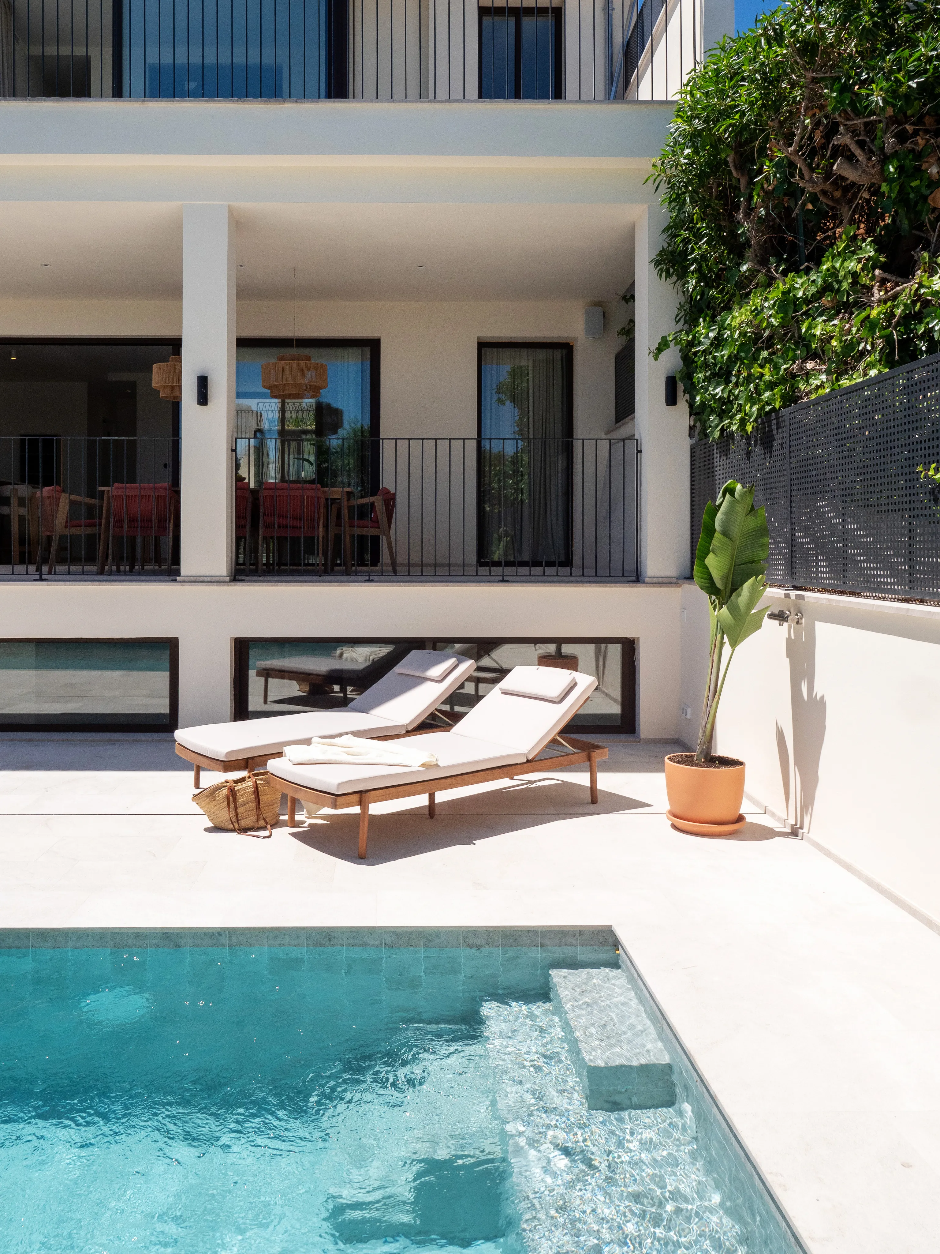 Exquisite contemporary villa with bay views in Génova-12