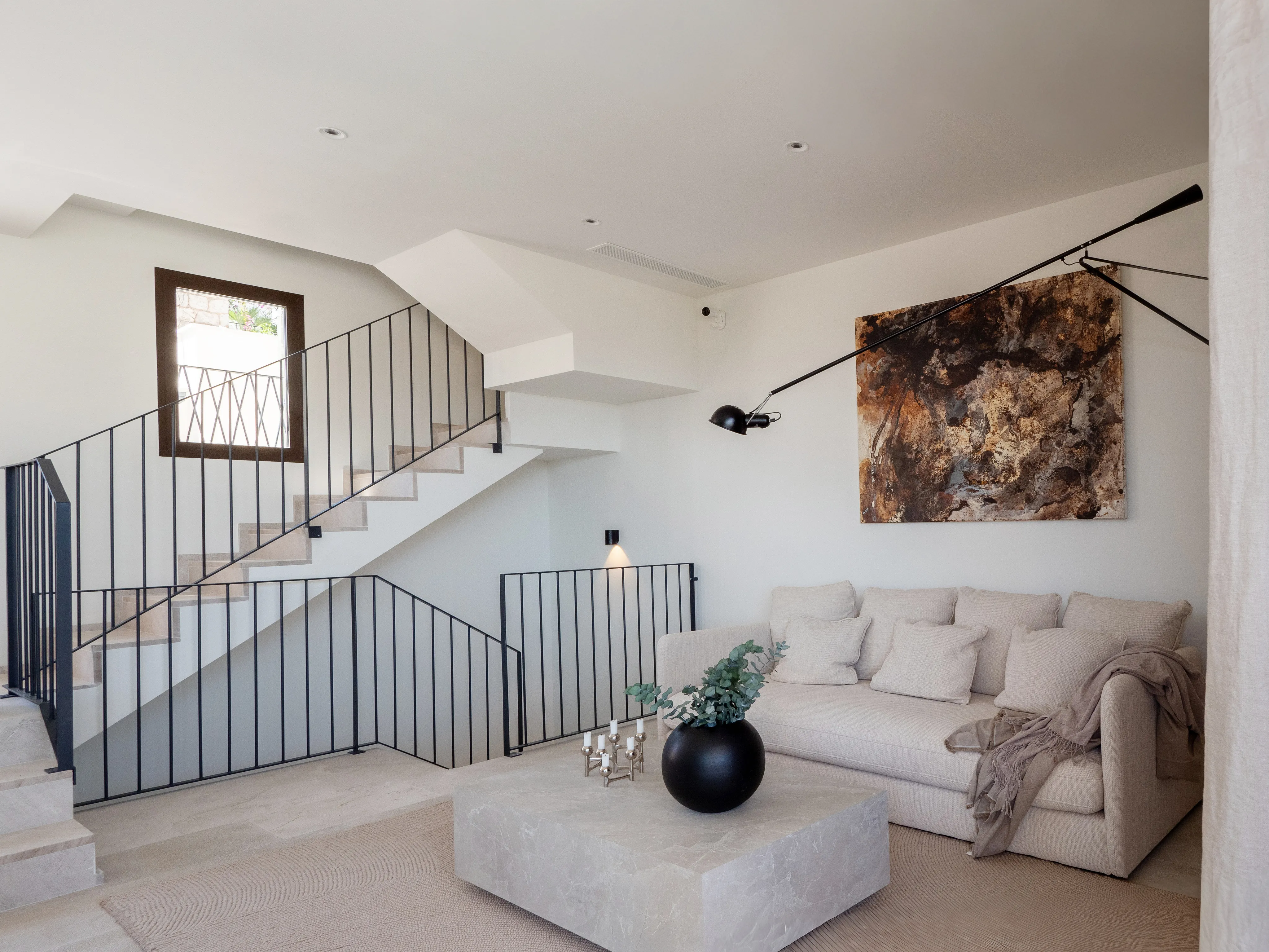 Exquisite contemporary villa with bay views in Génova-4