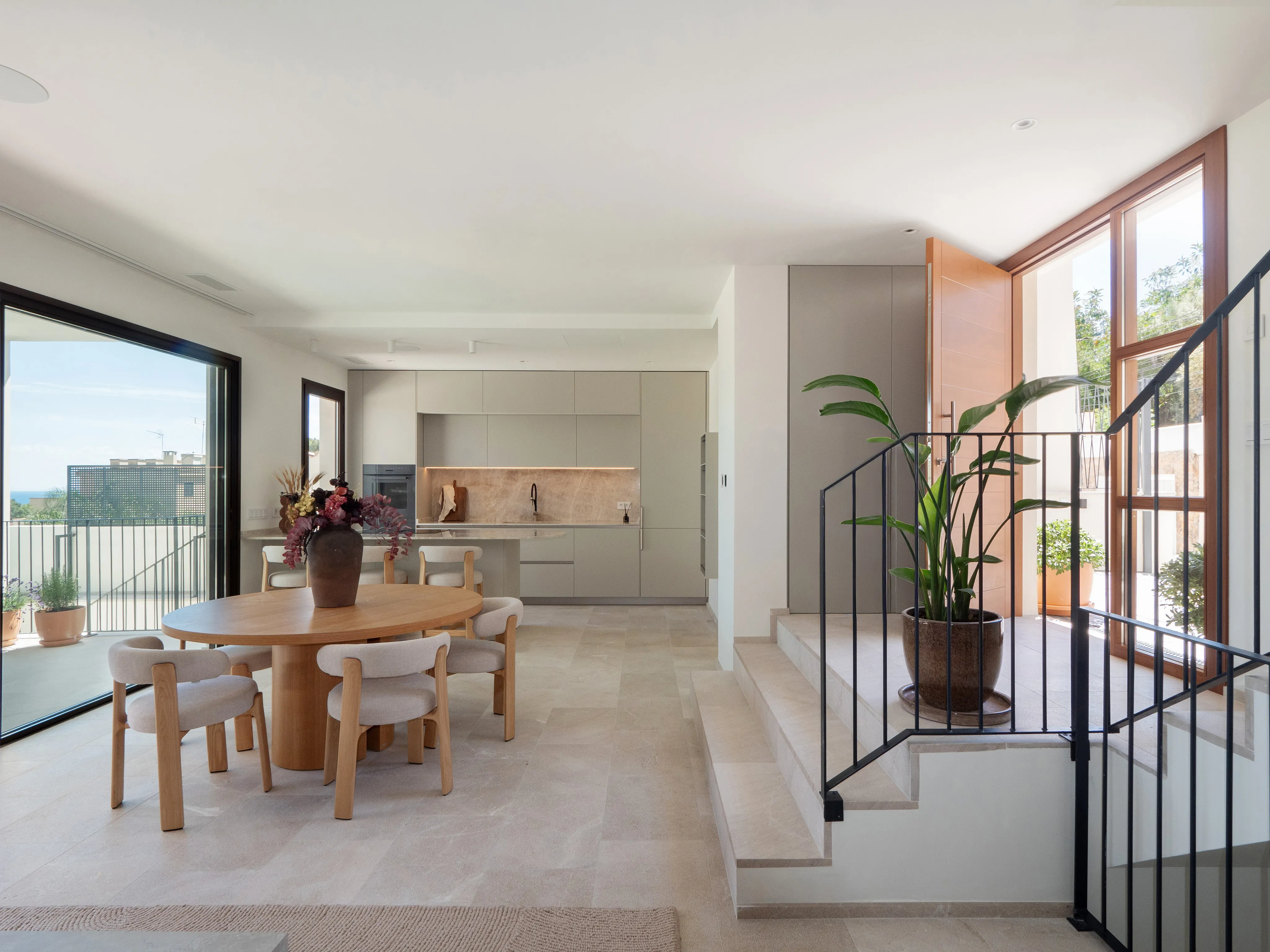 Exquisite contemporary villa with bay views in Génova-8