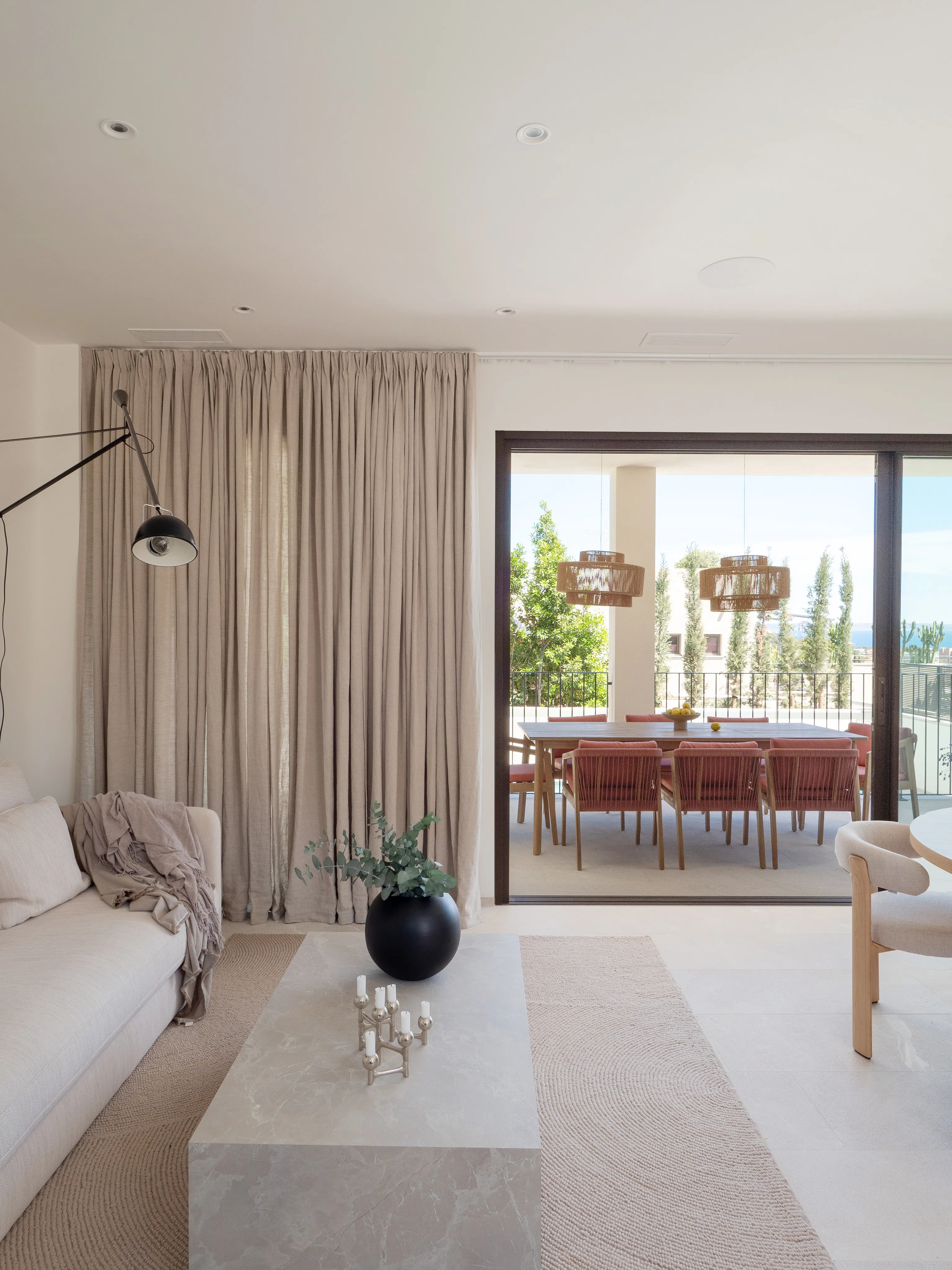 Exquisite contemporary villa with bay views in Génova-5