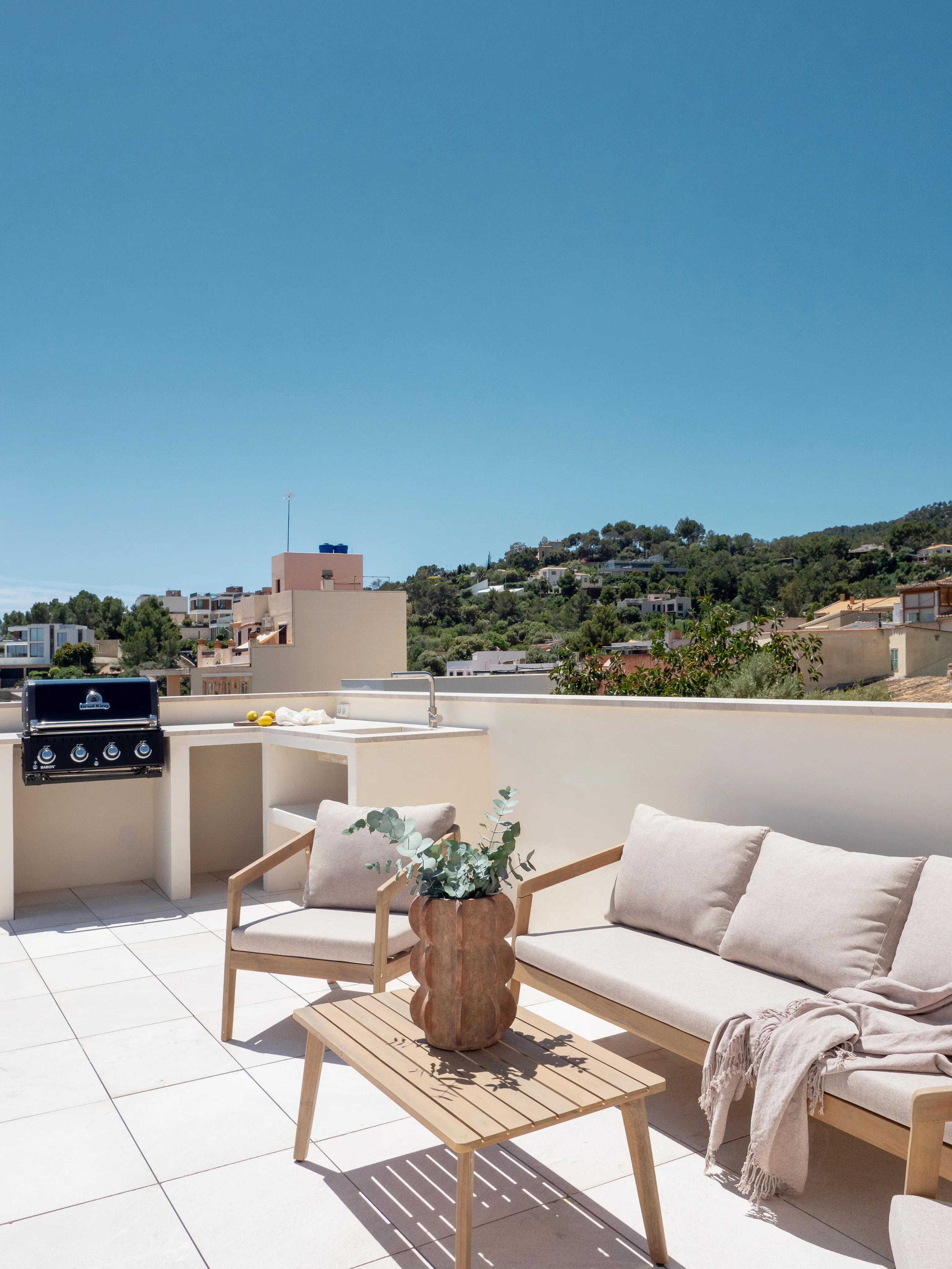 Exquisite contemporary villa with bay views in Génova-26