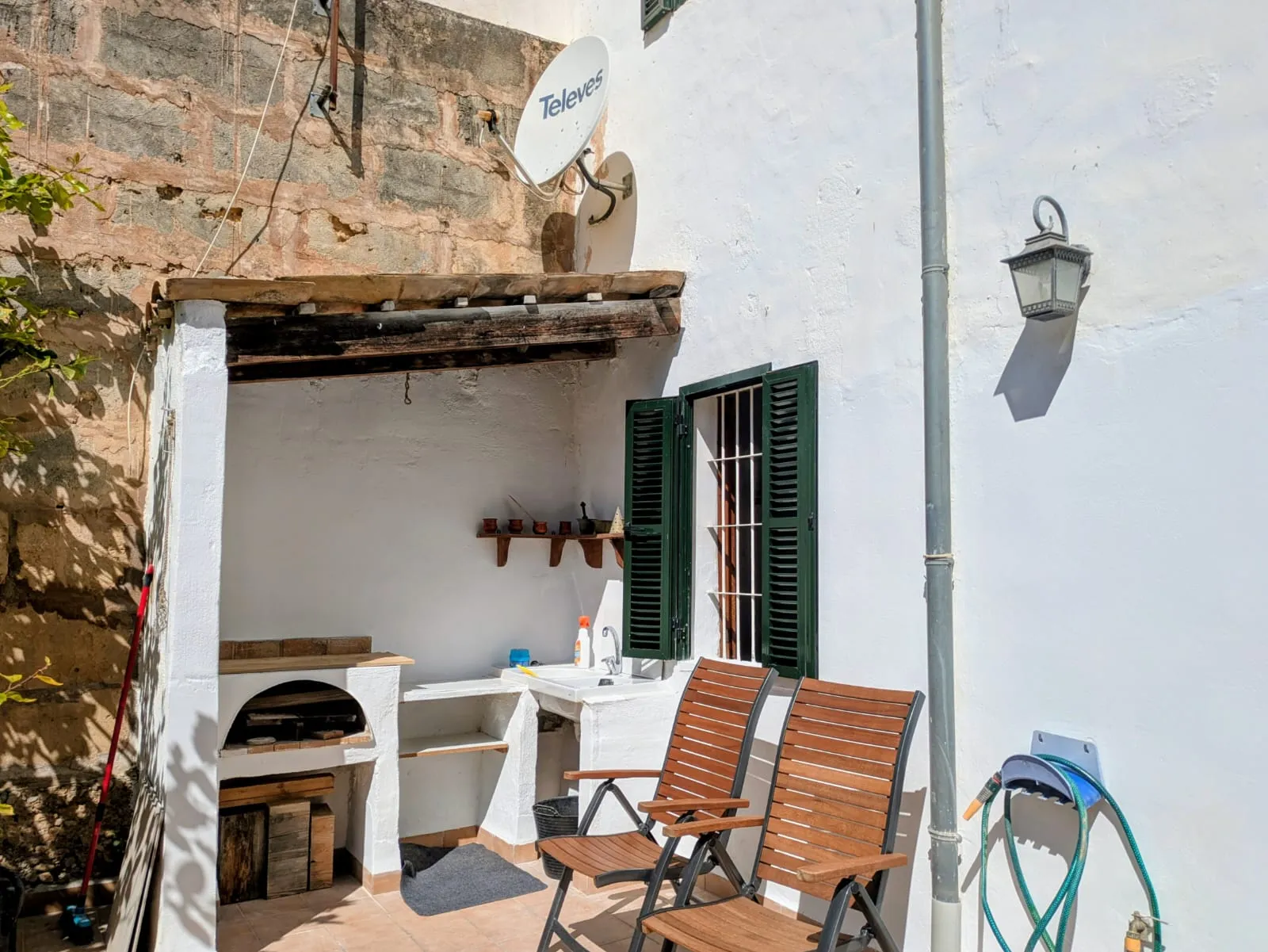 Duża kamienica z ogrodem i kuchnią na świeżym powietrzu w Consell-1