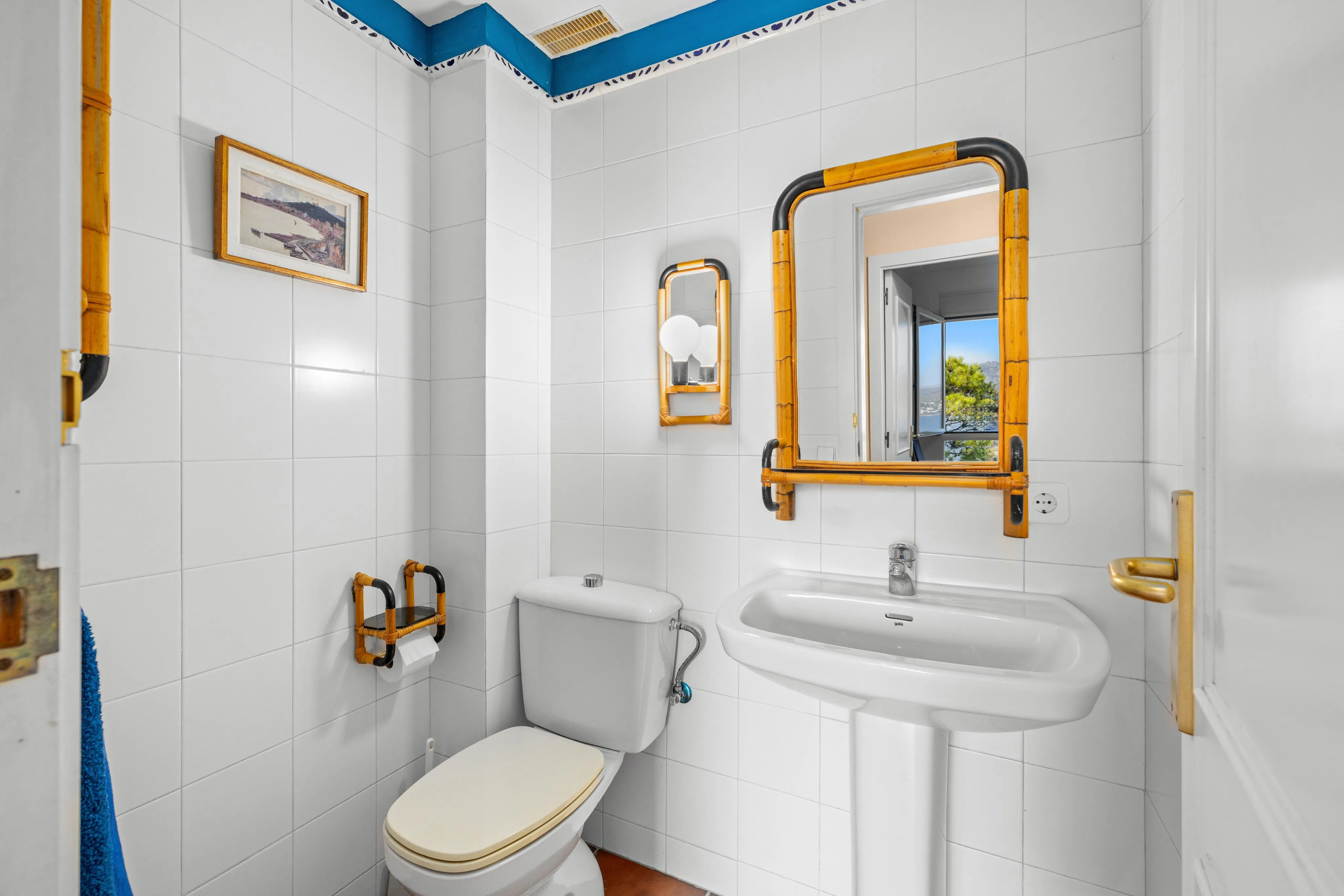 Casa con vistas impresionantes de primera linea-14