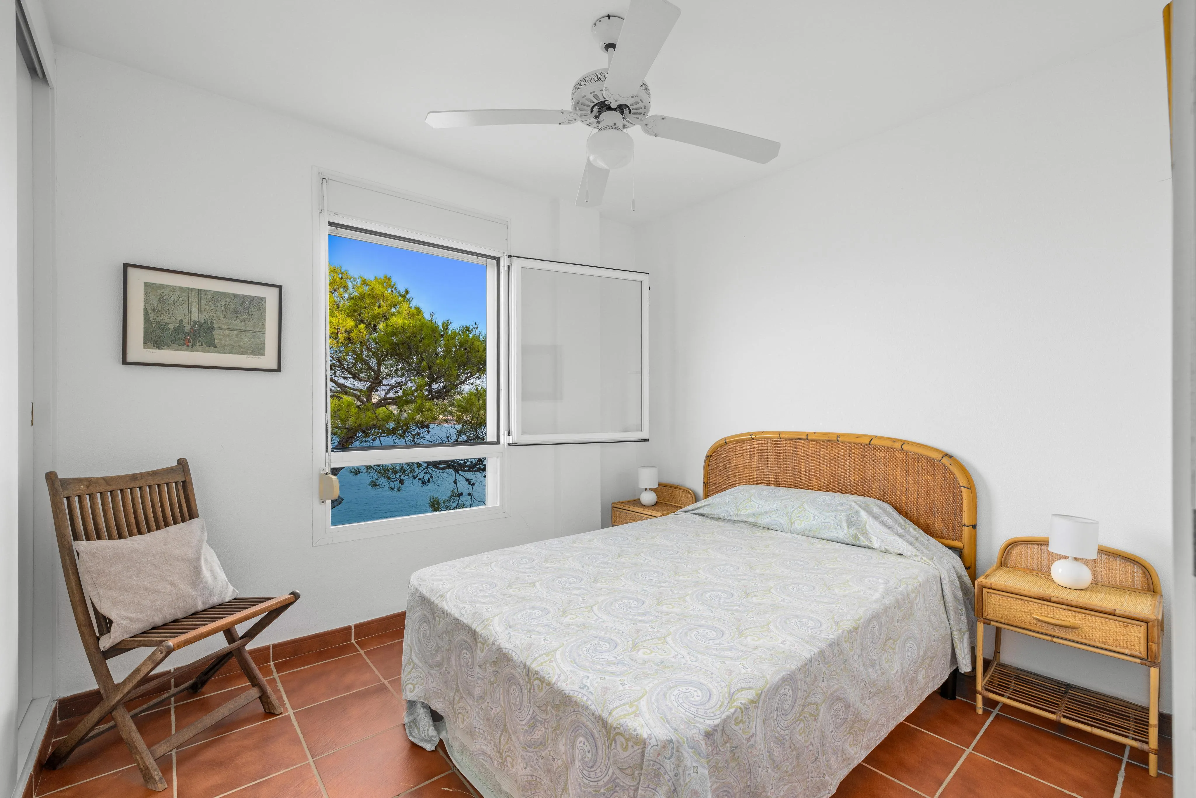 Villa in first sea line with impressive views-15