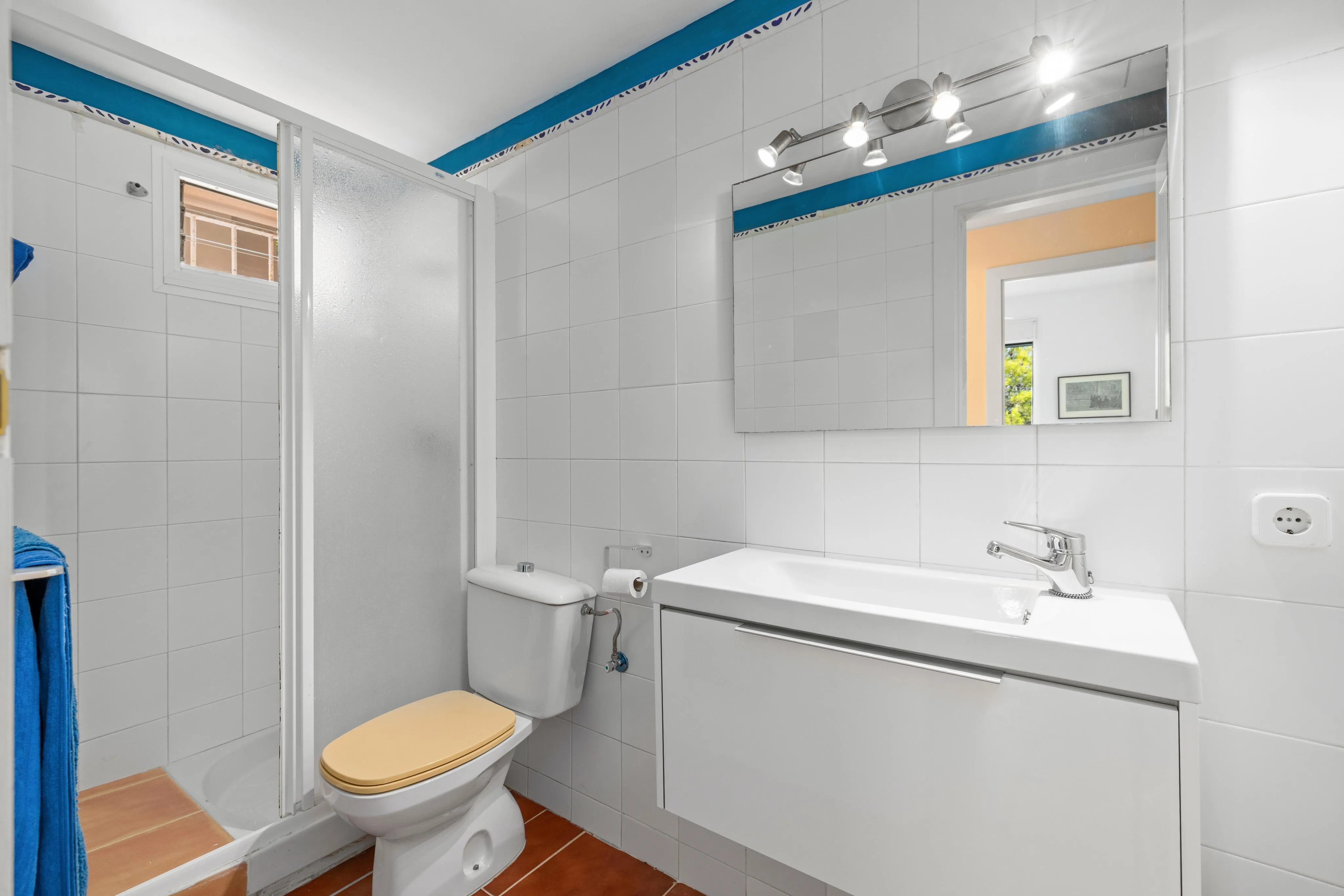 Villa in first sea line with impressive views-12