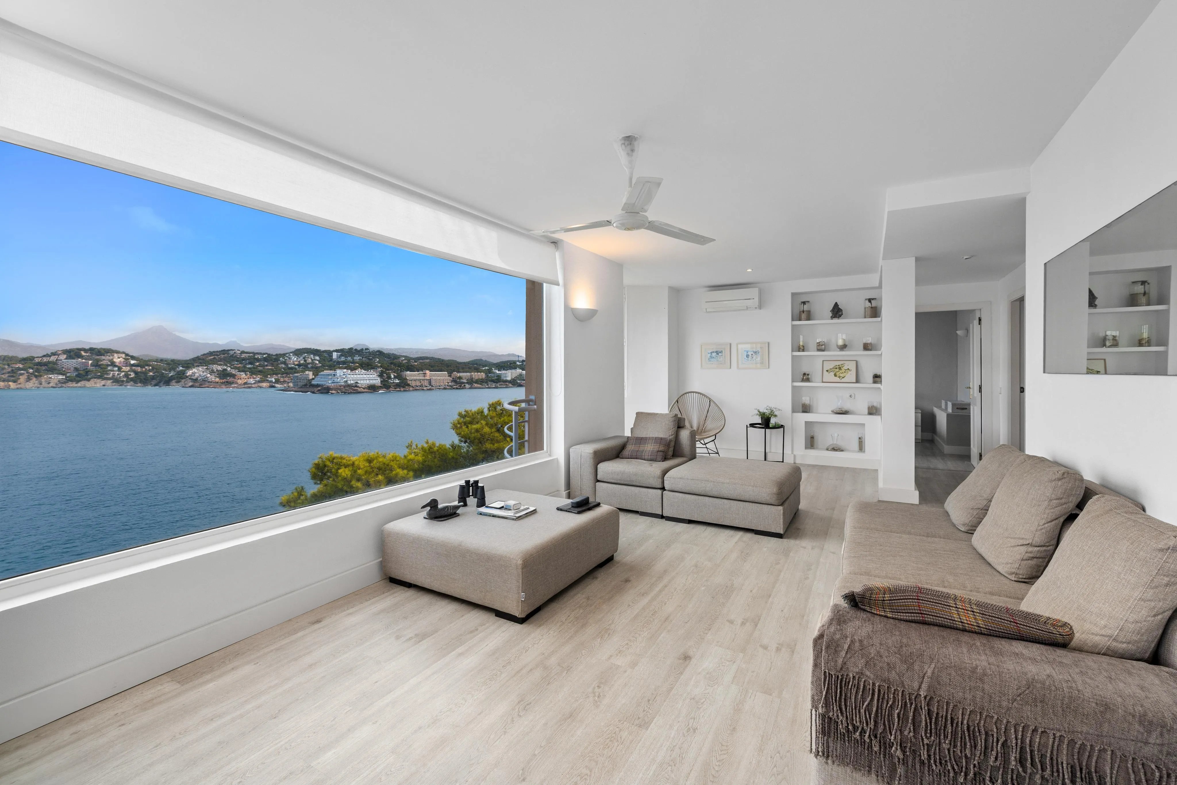 Villa in first sea line with impressive views-4