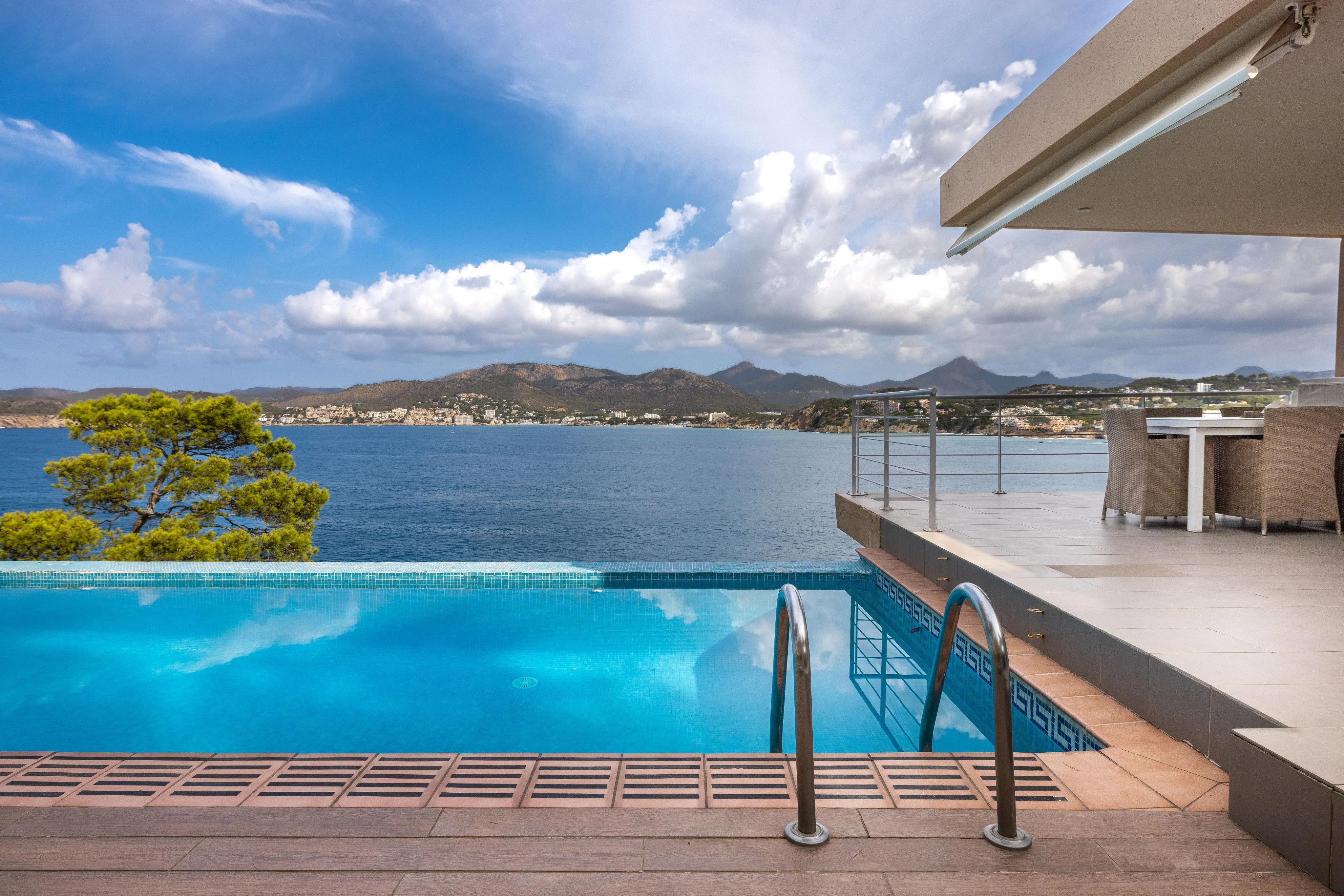 Villa in first sea line with impressive views-22