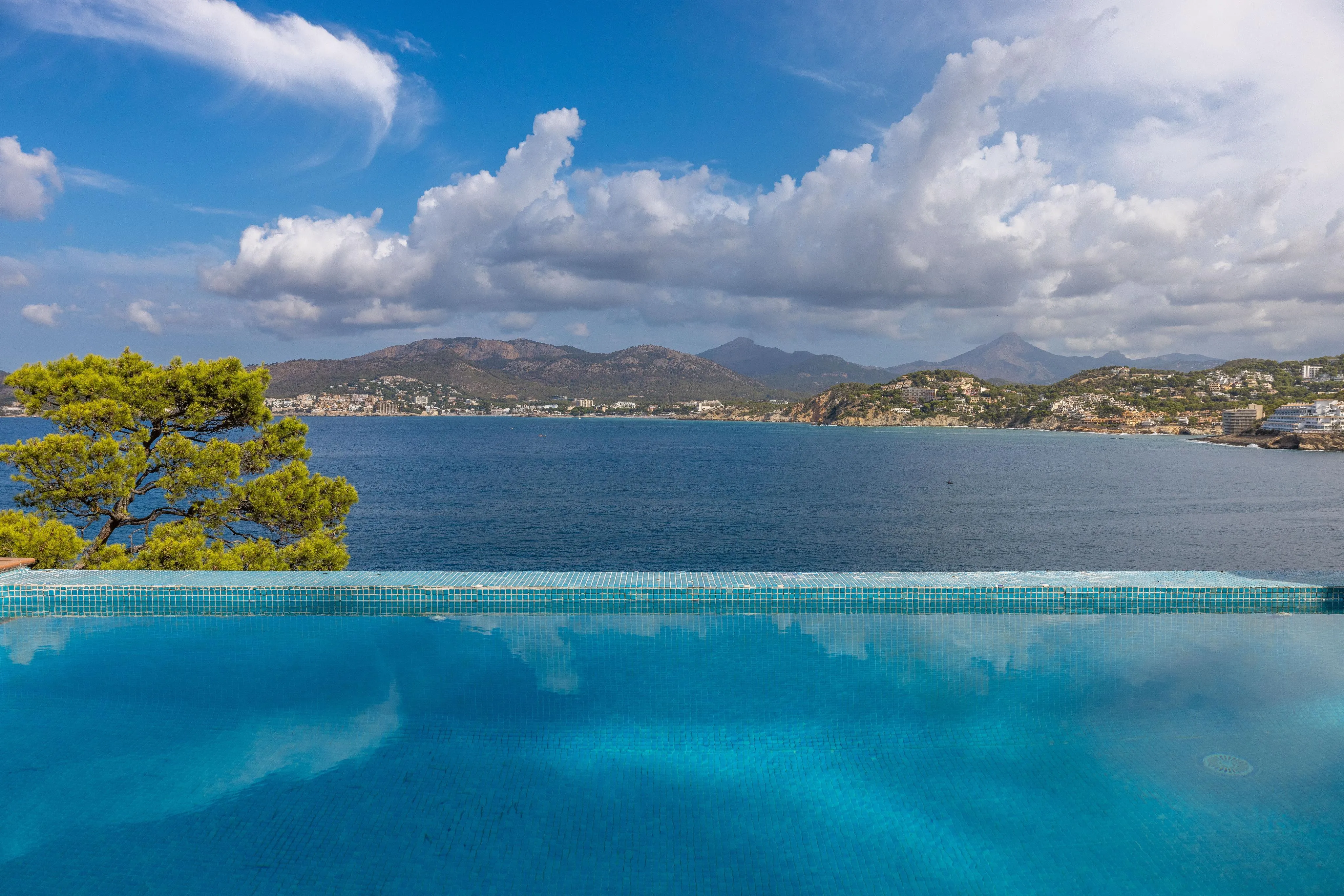 Villa in first sea line with impressive views-21