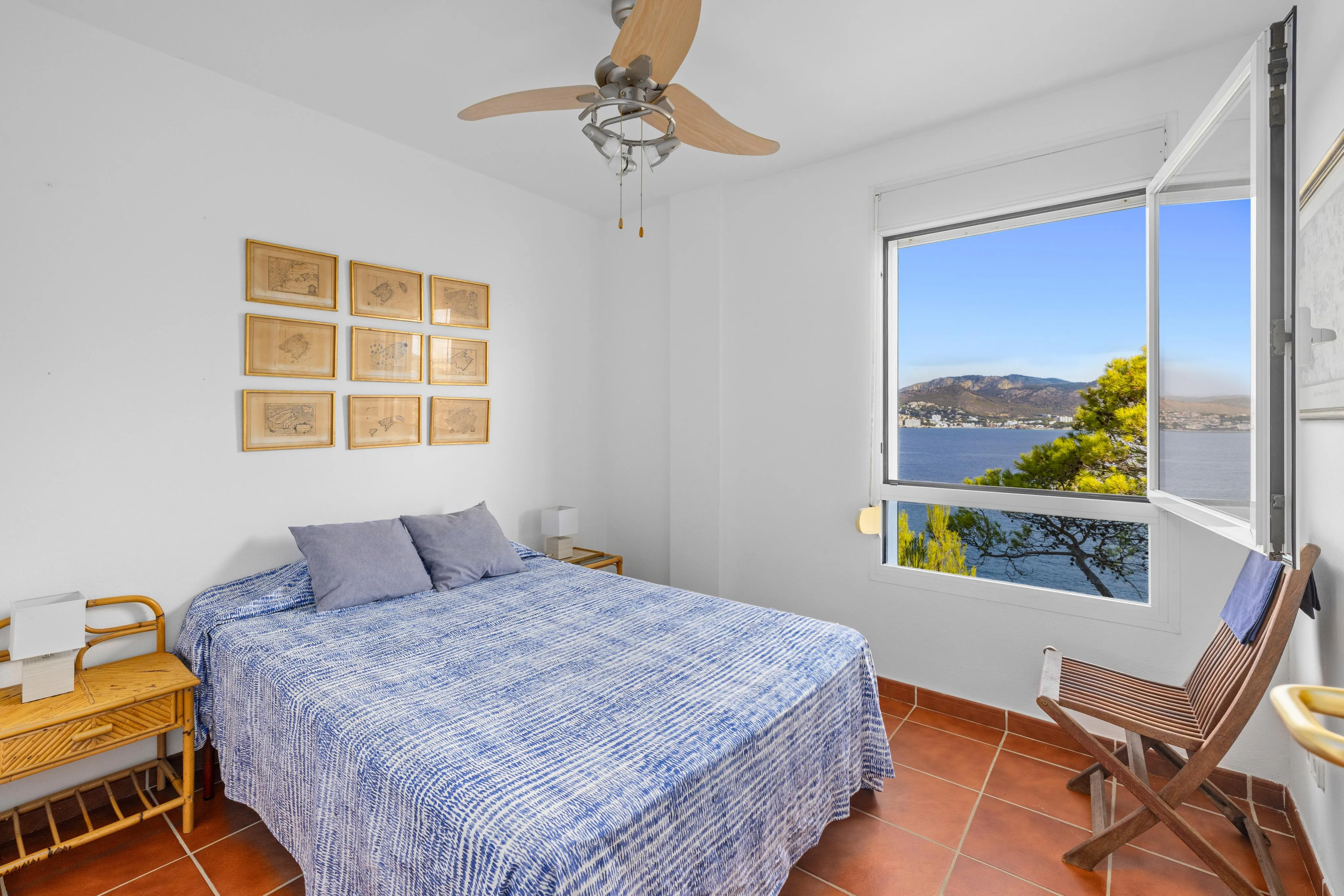 Villa in first sea line with impressive views-9