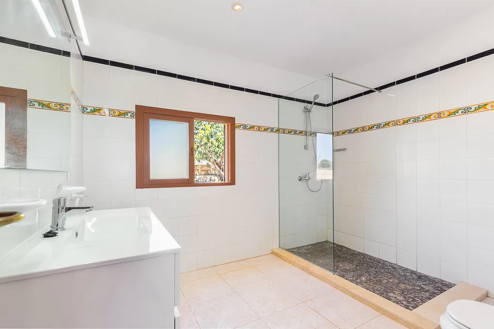 Finca with rental licence and sea views-9