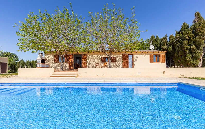 Finca med uthyrningslicens och havsutsikt mellan Porto Cristo och Son Carrió