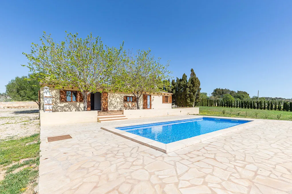 Finca with rental licence and sea views-1
