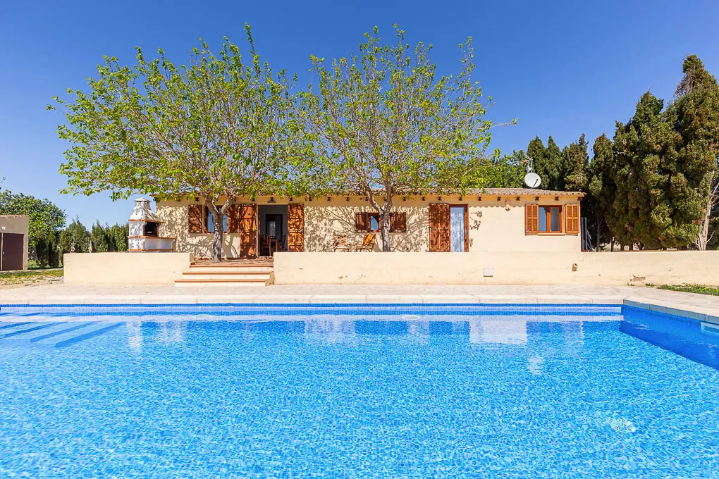 Finca con licencia de alquiler y vista al mar-1