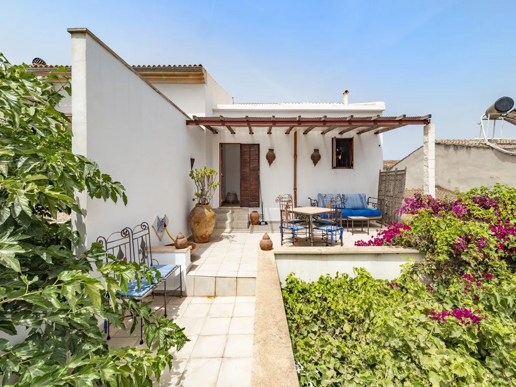 Casa di paese splendidamente ristrutturata con garage, piscina e licenza di locazione turistica-18