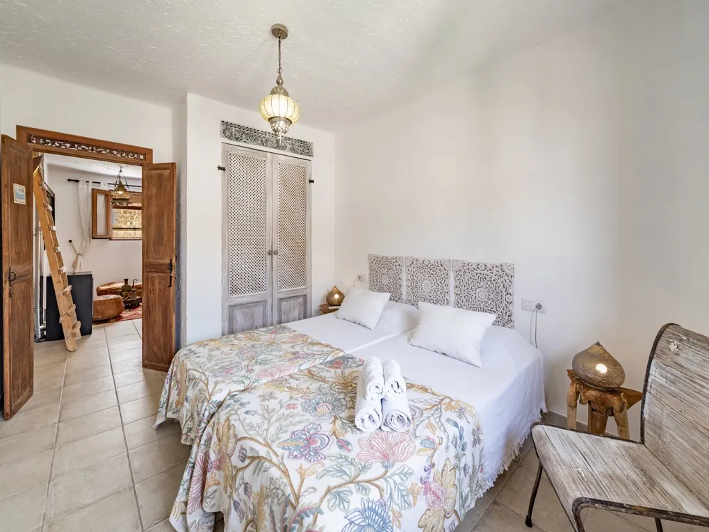 Casa di paese splendidamente ristrutturata con garage, piscina e licenza di locazione turistica-17