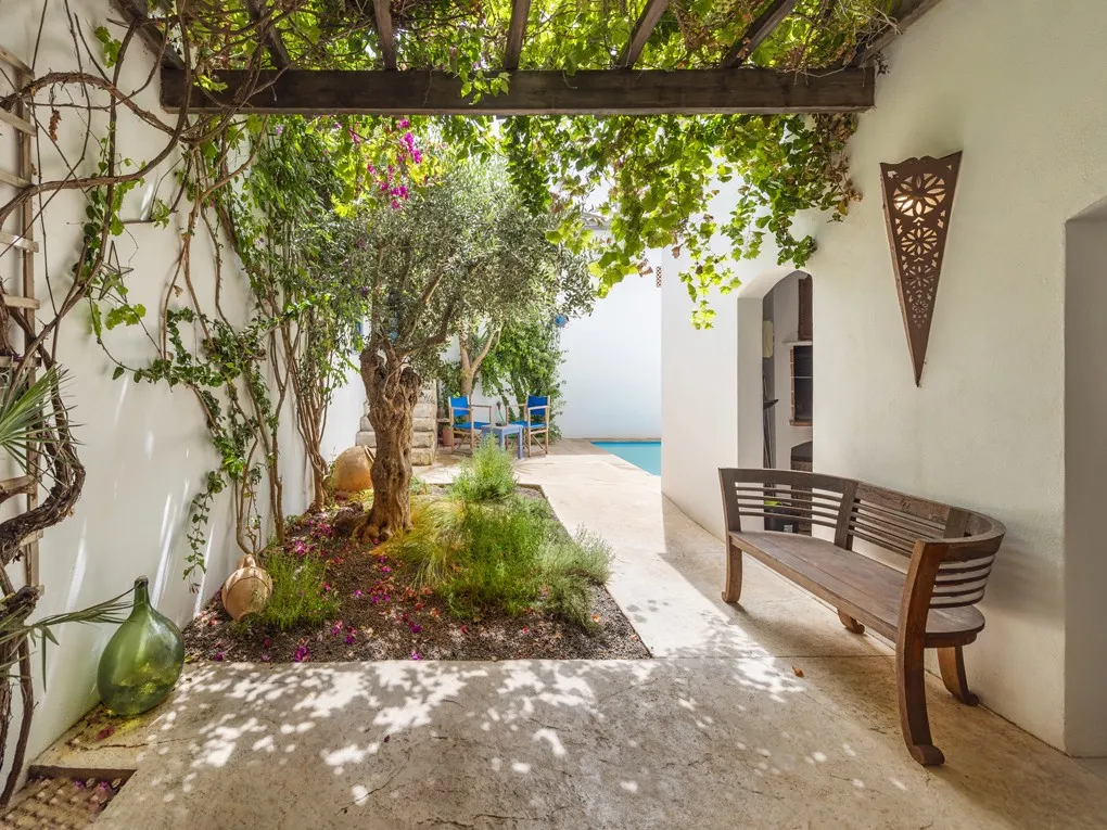 Casa di paese splendidamente ristrutturata con garage, piscina e licenza di locazione turistica-3