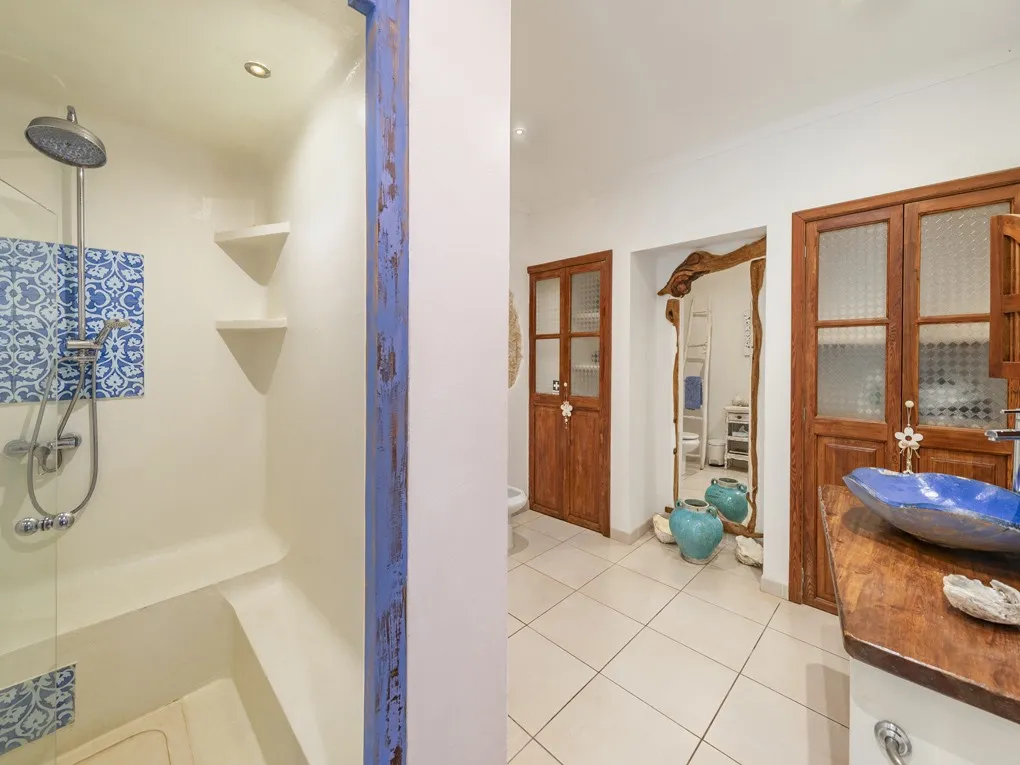 Casa di paese splendidamente ristrutturata con garage, piscina e licenza di locazione turistica-12