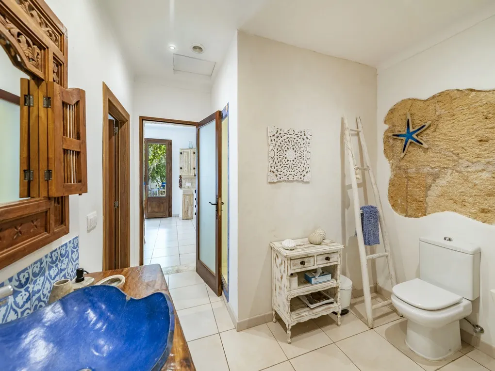 Casa di paese splendidamente ristrutturata con garage, piscina e licenza di locazione turistica-11