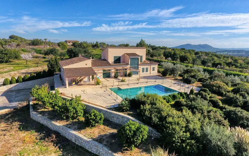 Аренда на время отдыха: Отличное загородное поместье с потрясающими видами и лицензией на аренду в Москари