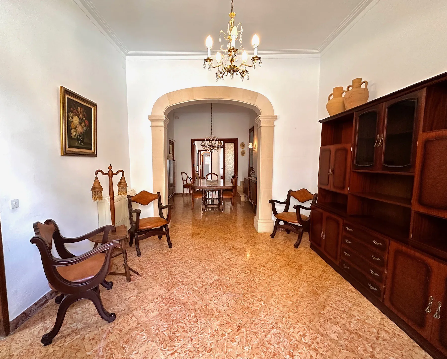 Rymligt radhus med byggbar tomt i centrala Santanyi-3