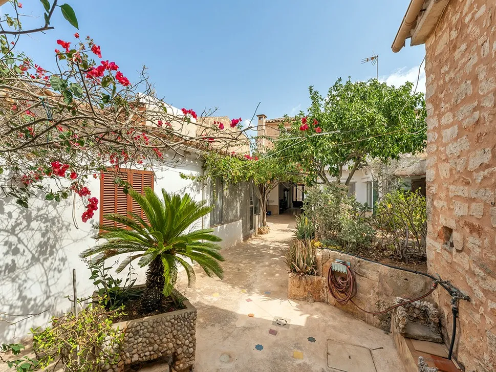 Amplia casa en el centro de Santanyí-1