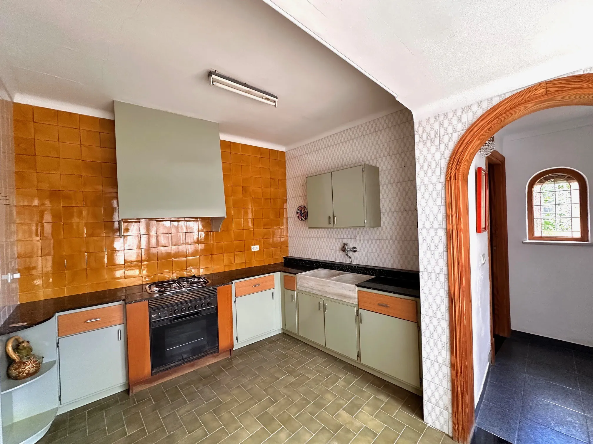 Rymligt radhus med byggbar tomt i centrala Santanyi-6