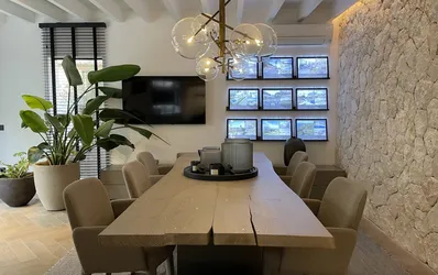 Очаровательный отремонтированный офис в Санта-Каталине