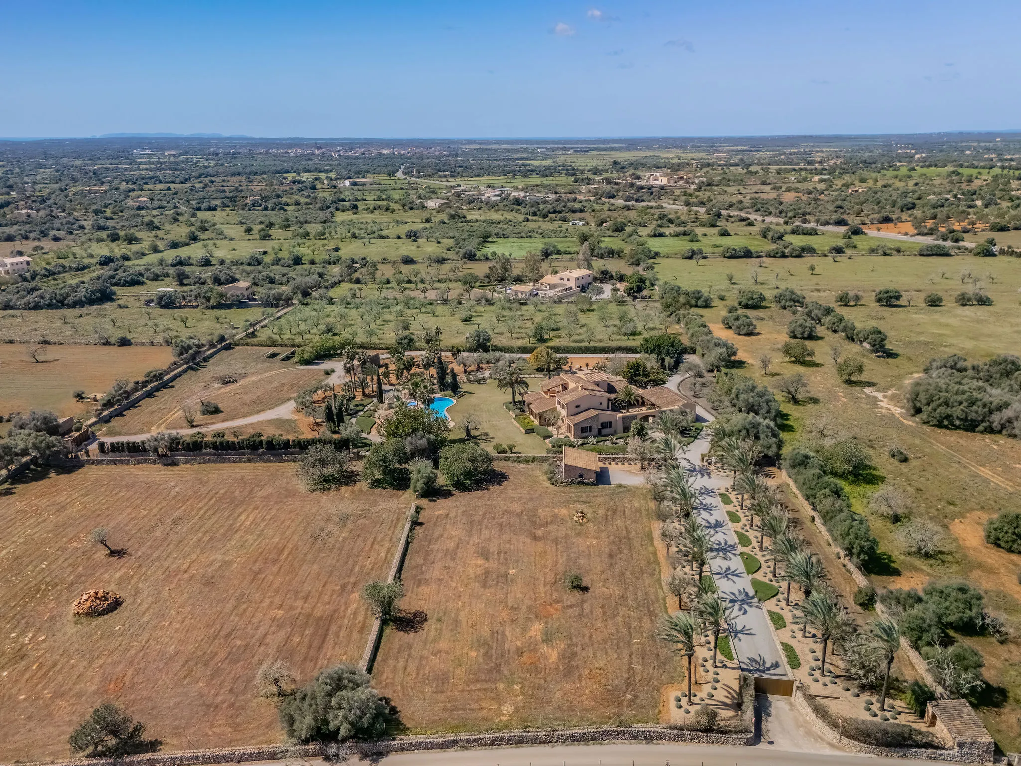 Goed onderhouden finca op een idyllische locatie tussen Santanyí en Alqueria Blanca-4