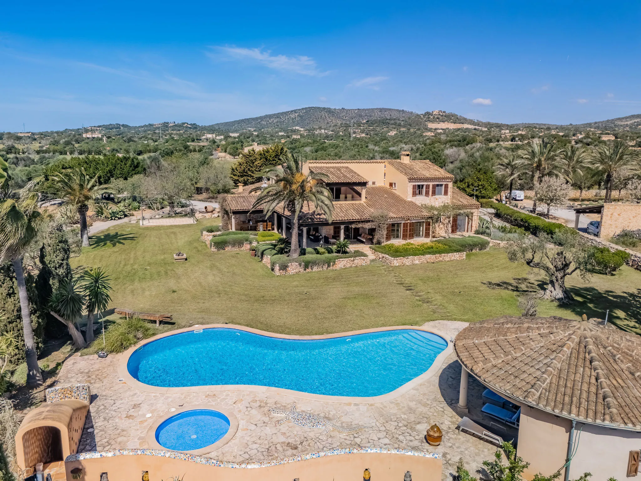 Goed onderhouden finca op een idyllische locatie tussen Santanyí en Alqueria Blanca-1