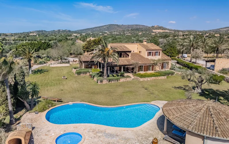 Goed onderhouden finca op een idyllische locatie tussen Santanyí en Alqueria Blanca