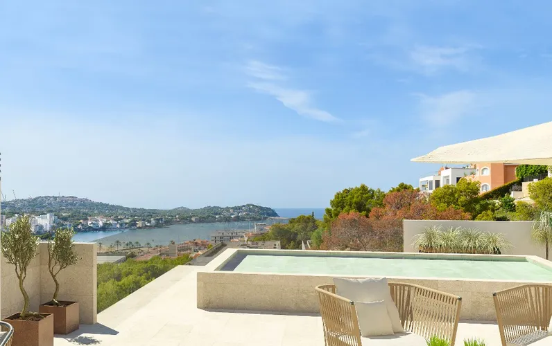 Hochwertiges Meerblickpenthouse mit Pool