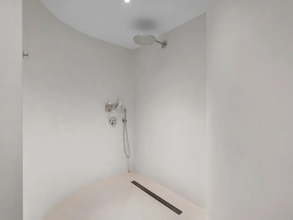 Completely refurbished apartment with amazing sea views-13