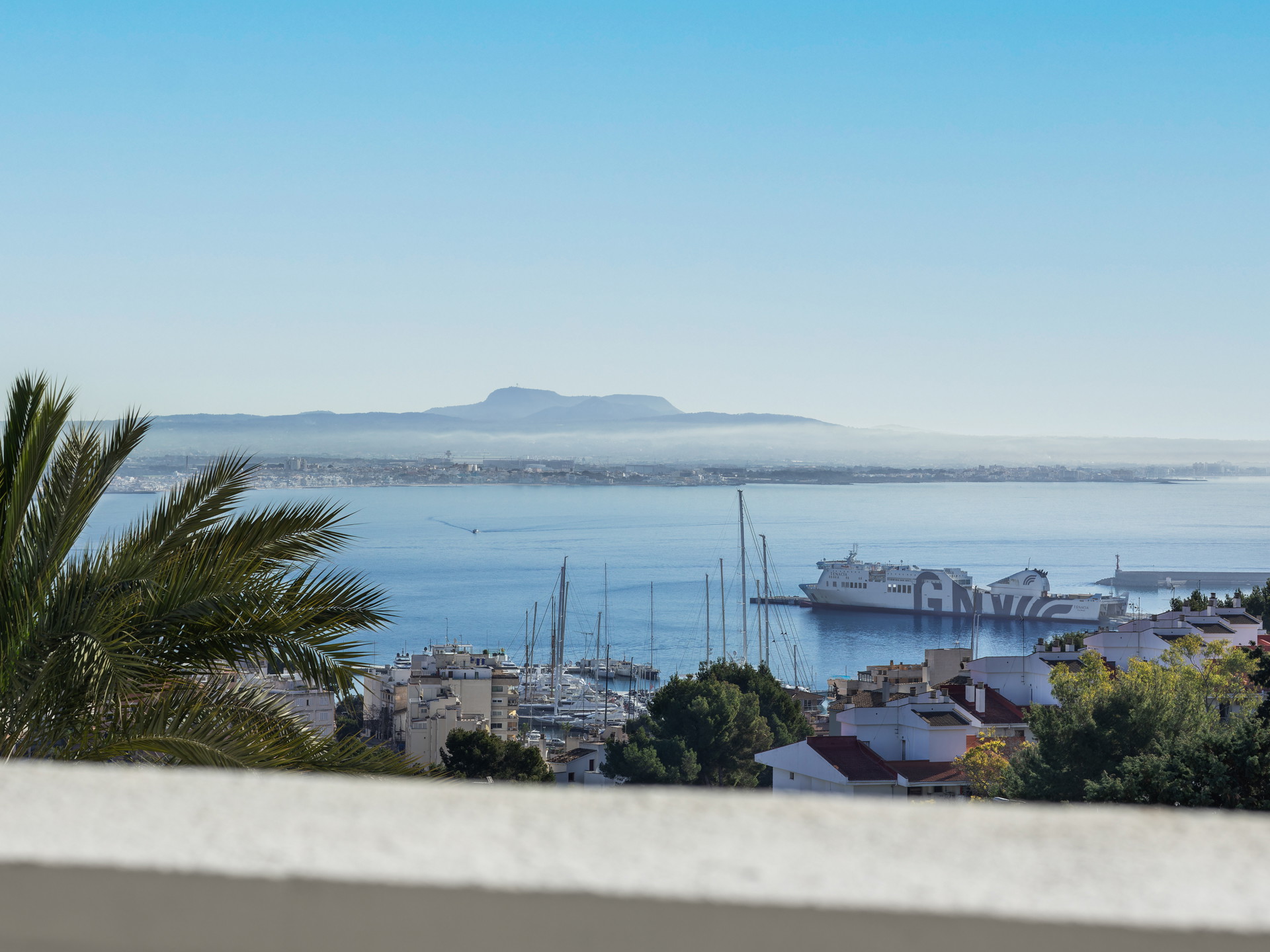 Completely refurbished apartment with amazing sea views