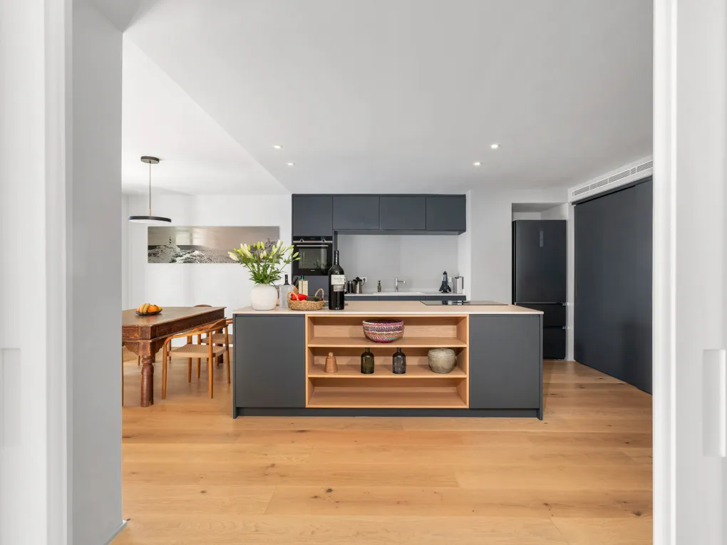 Completely refurbished apartment with amazing sea views-7