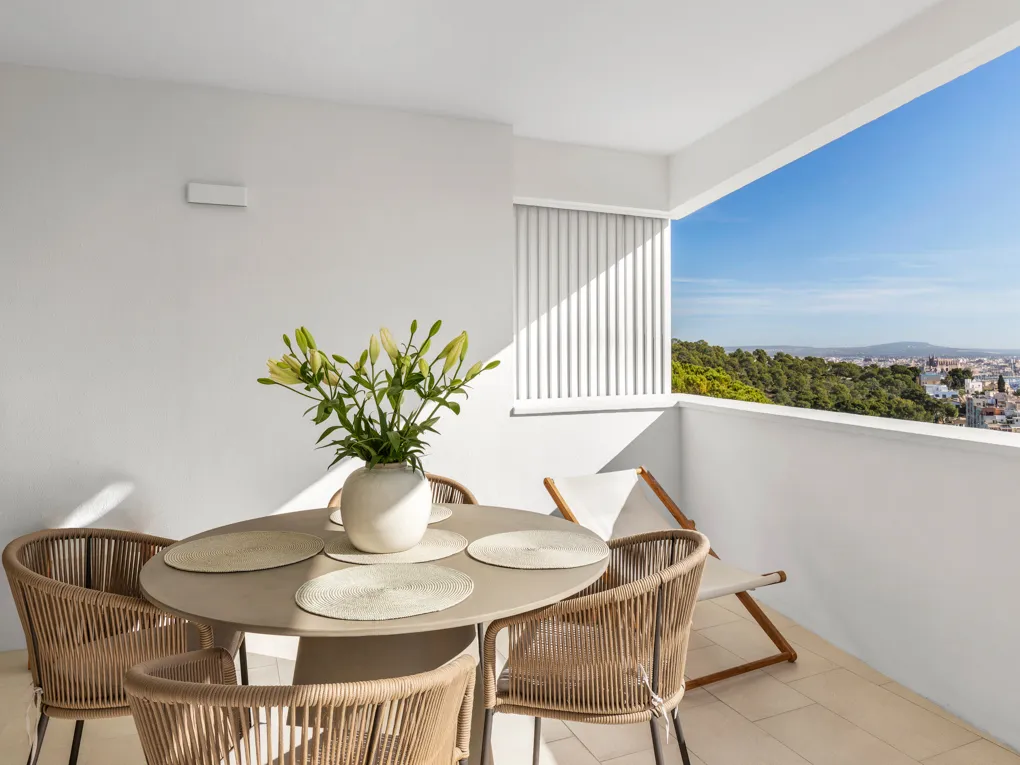 Completely refurbished apartment with amazing sea views-15