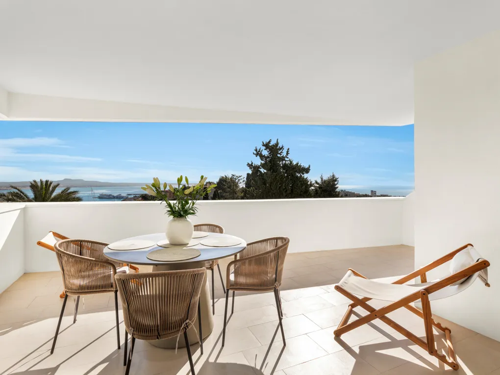 Completely refurbished apartment with amazing sea views-2