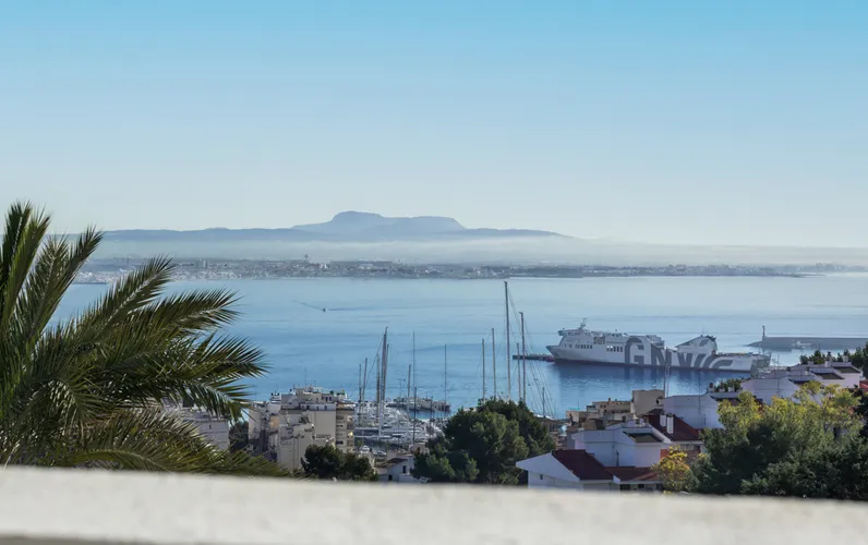 Completely refurbished apartment with amazing sea views