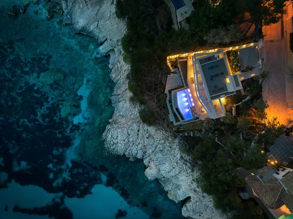 Unique newly-built Frontline Premium Villa with direct sea access-21