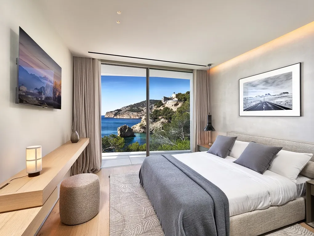 Unique newly-built Frontline Premium Villa with direct sea access-10