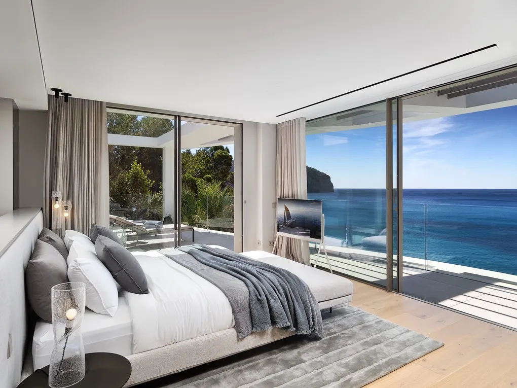 Unique newly-built Frontline Premium Villa with direct sea access-8