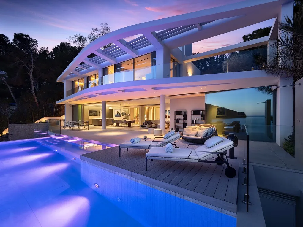 Unique newly-built Frontline Premium Villa with direct sea access-20